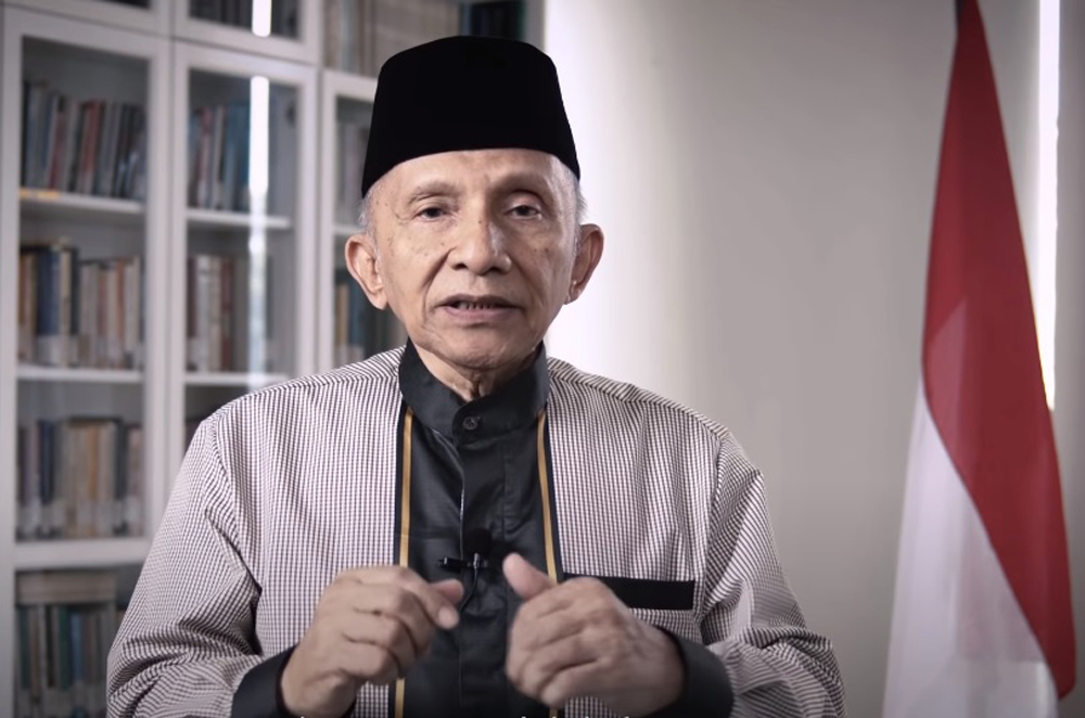 <div><strong>Amin Rais Menanggapi Pernyataan Terkait Sekretaris Kabinet Teddy</strong></div>