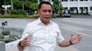 <div><strong>Wali Kota Surabaya Mutasi 7 Pejabat, Kepala DLH Dicopot Setelah Sidak TPS&nbsp;</strong></div>